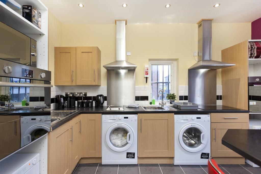 Victoria Centre Apartments In The Victoria Centre Shopping Centre - Nottingham City Centre - 24 Hour Access - Most Central Location, Kitchen - Sunday Check-Out 1Pm - Opposite Hilton By Restaurants & Shops - Outdoor Parking Cars Or Vans Five Pounds A Номер фото