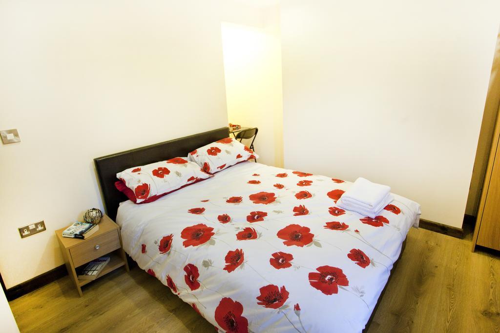Victoria Centre Apartments In The Victoria Centre Shopping Centre - Nottingham City Centre - 24 Hour Access - Most Central Location, Kitchen - Sunday Check-Out 1Pm - Opposite Hilton By Restaurants & Shops - Outdoor Parking Cars Or Vans Five Pounds A Номер фото