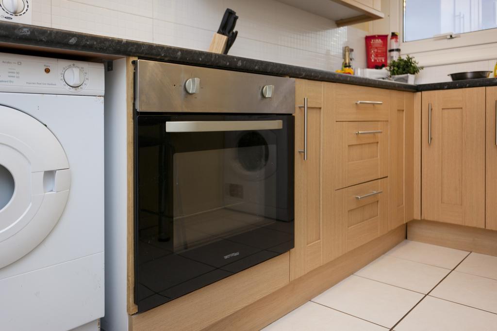 Victoria Centre Apartments In The Victoria Centre Shopping Centre - Nottingham City Centre - 24 Hour Access - Most Central Location, Kitchen - Sunday Check-Out 1Pm - Opposite Hilton By Restaurants & Shops - Outdoor Parking Cars Or Vans Five Pounds A Екстер'єр фото